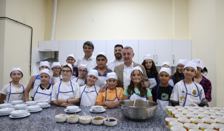 20240725-buyukakin-ko-mek-ev-becerileri-atolyesini-ziyaret-etti-55066-514fb45a962e7ab383f8