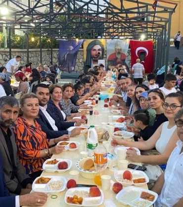 Baskan-Hurriyet-Darica-Cemevinde-iftar-programina-katildi-3-740x420