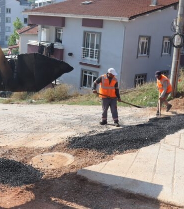 Izmit-Belediyesi-Alikahyayi-asfalt-konforuyla-bulusturdu-4-740x420