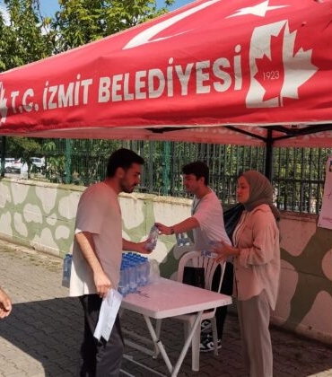 Izmit-Belediyesi-KPSSye-giren-adaylari-yine-yalniz-birakmadi-5-740x420