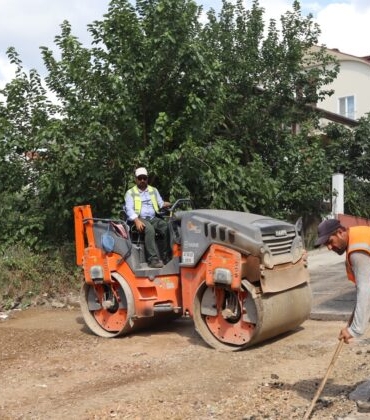 Izmit-Belediyesi-Tepekoy-Mahallesini-asfalt-ile-bulusturuyor-4-740x420