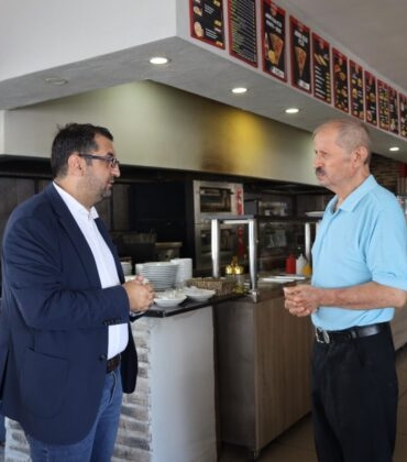 Izmit-Belediyesi-esnaf-ziyaretlerine-Yenisehirde-devam-etti-3-740x420