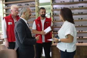 Izmit-Belediyesi-esnaflarla-baglarini-guclendirmeye-devam-ediyor-1-740x420