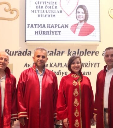 Izmit-Belediyesinin-1TL-olan-nikah-salonlarindan-3-ayda-1107-cift-faydalandi-1-740x420