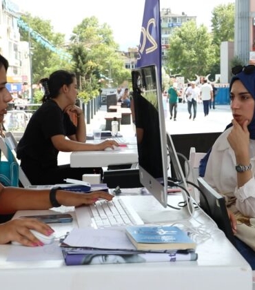 Izmit-Belediyesinin-universite-adaylari-icin-ucretsiz-danismanlik-destegi-devam-ediyor-7-740x420