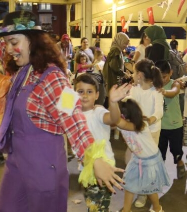 Izmitte-Yaz-Aksamlariyla-Yenisehir-Mahallesinde-cocuklar-gonullerince-eglendi-3-740x420