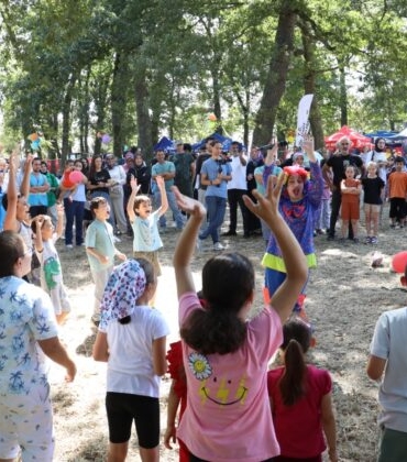 2.-Geleneksel-Pat-Pat-Festivali-renkli-goruntulere-sahne-oldu-6-740x420