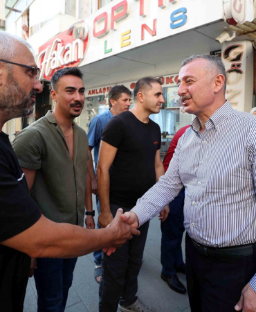 20240805-baskan-buyukakin-karamurselde-esnafla-bulustu-861982-f8797500af4b4b6ab1a5