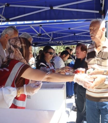 Izmit-Belediyesi-17-Agustos-Depreminde-Hayatini-Kaybeden-Vatandaslari-Unutmadi-11-740x420