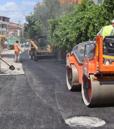 Izmit-Belediyesinden-Yesilova-Mahallesinde-asfalt-mesaisi-2-740x420