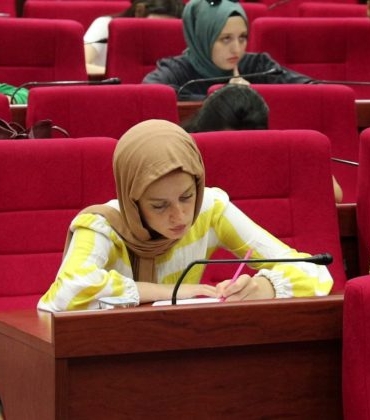 Izmit-Belediyesinin-liyakat-temelli-ogretmen-alimi-sinavina-yogun-katilim-5-740x420