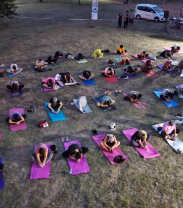 Izmit-bu-etkinligini-sevdi-‘Nefes-Al-Izmit-Yoga-etkinligine-buyuk-ilgi-2-740x420