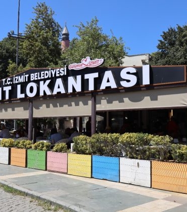 Izmitte-Sosyal-Belediyeciligin-Basarisi-Izmit-Kent-Lokantasi-her-gun-tiklim-tiklim-10-740x420