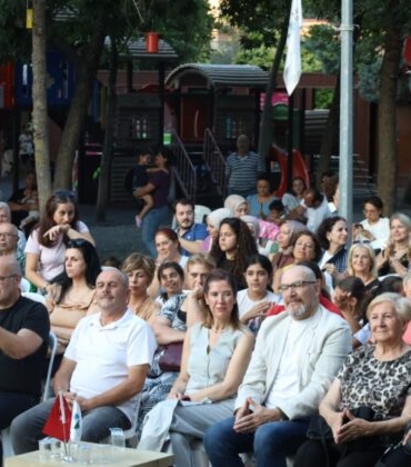 Izmitte-Yaz-Aksamlari-Turkce-Pop-konseriyle-devam-etti-2-740x420