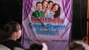 Minikler-‘Cocuk-Sinema-Gecelerinde-doyasiya-eglendi-3-740x420