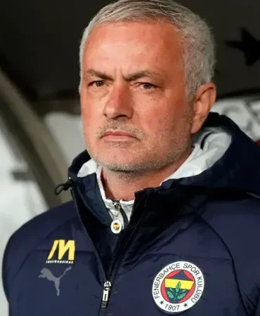 fenerbahcede-mourinho-donemi-sonrasi-yeni-teknik-direktor-arayisi-ve-avrupa-macerasinin-devami-JSG1APli.webp