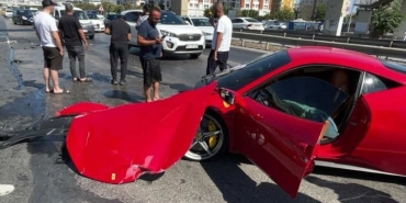 ferrariyi-perte-cikartti-17-milyonluk-kaza-H94LLlJt.jpg