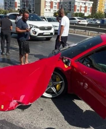 ferrariyi-perte-cikartti-17-milyonluk-kaza-H94LLlJt.jpg