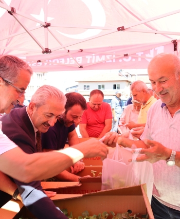 izmit-belediyesiyle-fideli-destek-ciftciler-ve-mahalleler-icin-uretime-katki-XH4dJYUr.jpg