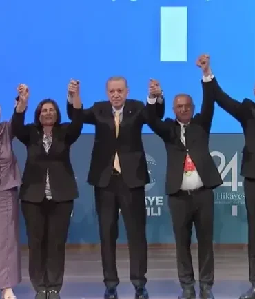 ozlem-cercioglu-ak-partiye-resmen-katildi-t6AUHr76.webp