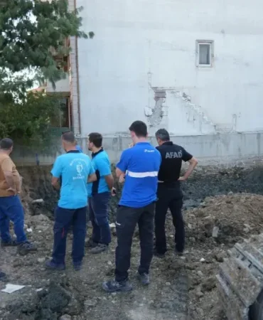 yenisehir-mahallesi-didem-sokakta-arsa-insaatinda-dogal-gaz-sizintisi-yetkili-ekipler-harekete-gecti-bUFBSl4a.webp