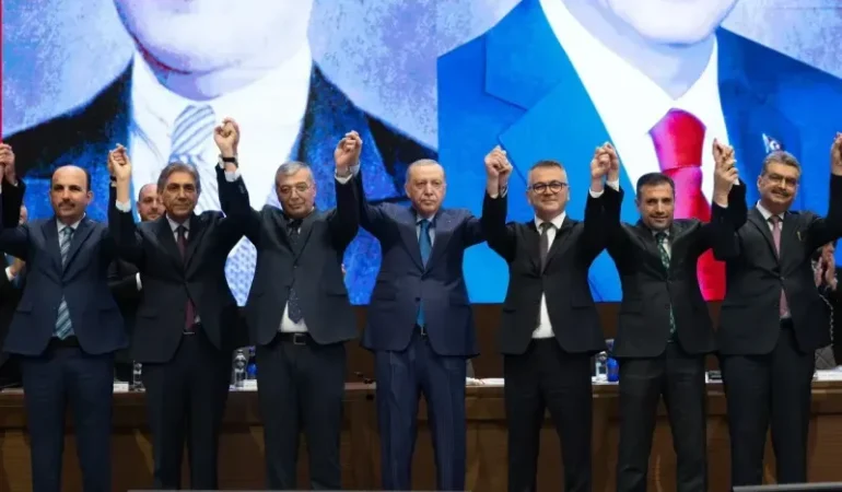 AK Parti MKYK Toplantısında Sürpriz Katılımlar ve Rozet Töreni