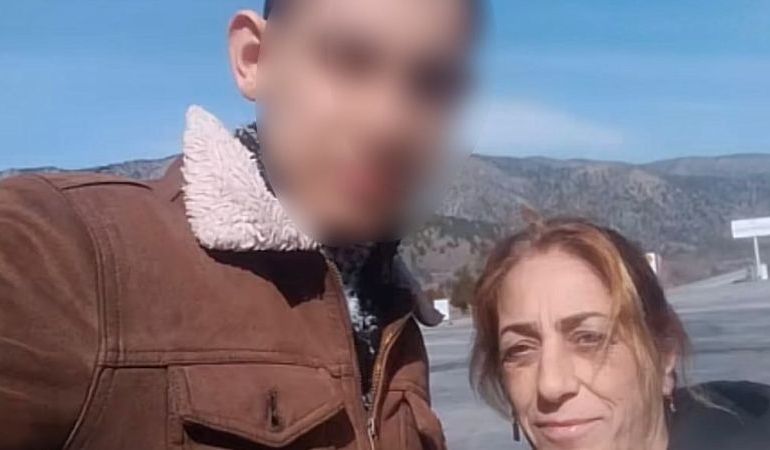 Anası ve Üvey kardeşini öldüren 17 yaşındaki zanlı yakalandı: Cinayet itirafı ve geçmiş