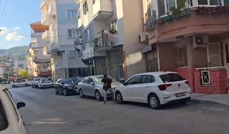 Balçova Saldırısı: Genişletilen Gözaltı Ağları ve Şehit Polisler İçin Cenaze Törenleri