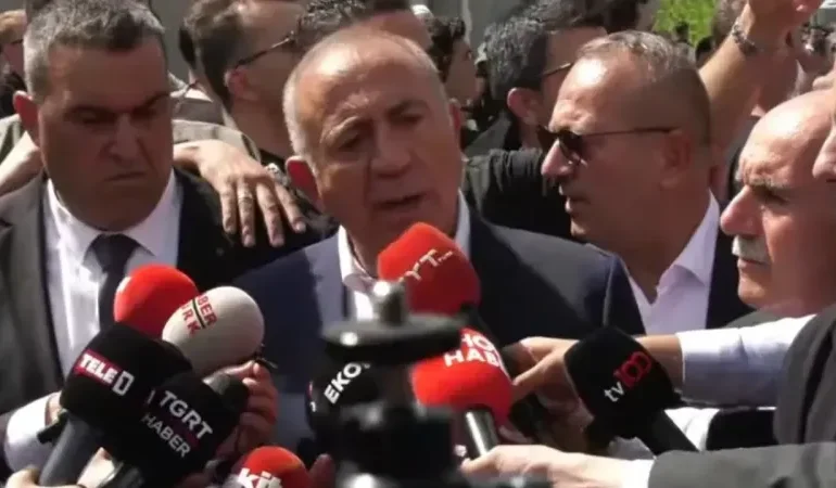 Gürsel Tekin Görevden Alınanların Ardından İl Başkanlığı Önünde Yaşanan Gerginlik ve Açıklamalar