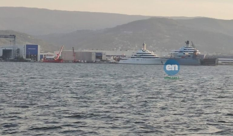 İzmit Körfezi’nde İki Dev Yat: Abramoviç’in Filosu Türkiye Sahillerinde Bakımda