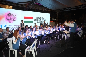 izmitte-uluslararasi-festivaller-aksami-pismaniye-muzik-ve-dansi-coskusu-Ujy83Ccp.jpeg