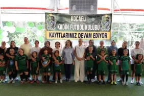 kocaelide-kadin-futboluna-destek-ve-annelerle-cocuklar-icin-unutulmaz-anlar-fyRVDN7i.webp
