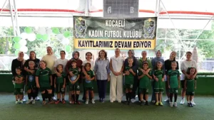 kocaelide-kadin-futboluna-destek-ve-annelerle-cocuklar-icin-unutulmaz-anlar-fyRVDN7i.webp