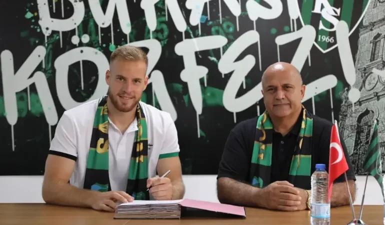 kocaelispor-smol-i-icin-anlasti-kiralik-transferle-savunma-guclendi-2XBYYrmw.webp
