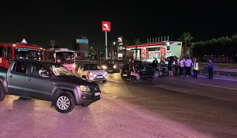 Körfez Atalar’da İki Araçlı Çarpışmada 4 Yaralı: Tek Şerit Trafik Geçici Kontrol Altında