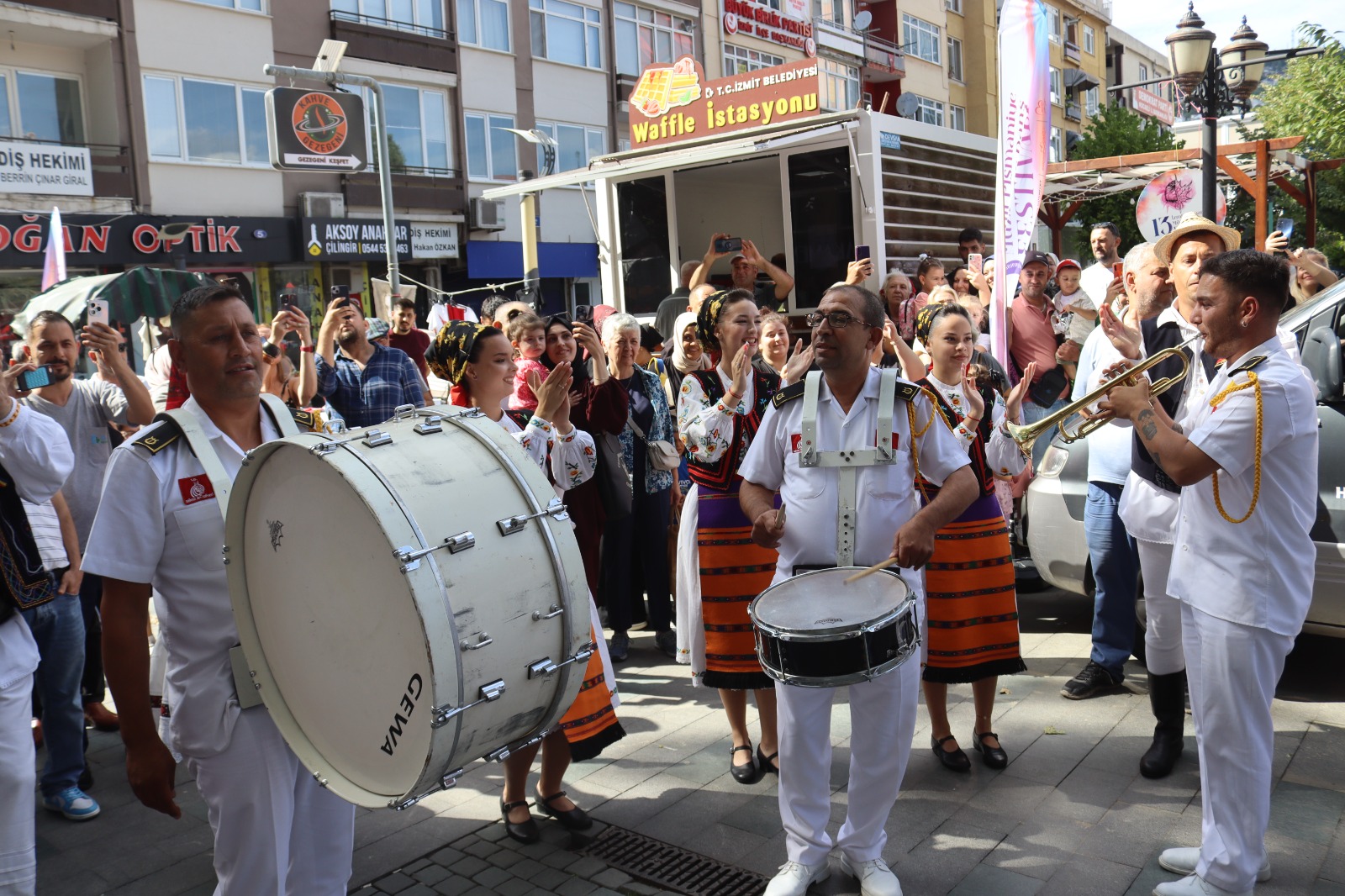 Pişmaniye Festivali 3. Gününde Coşku Sürüyor: Romanya’dan Dans Ekibi ve Edirne Belediye Bandosu İzmit'te