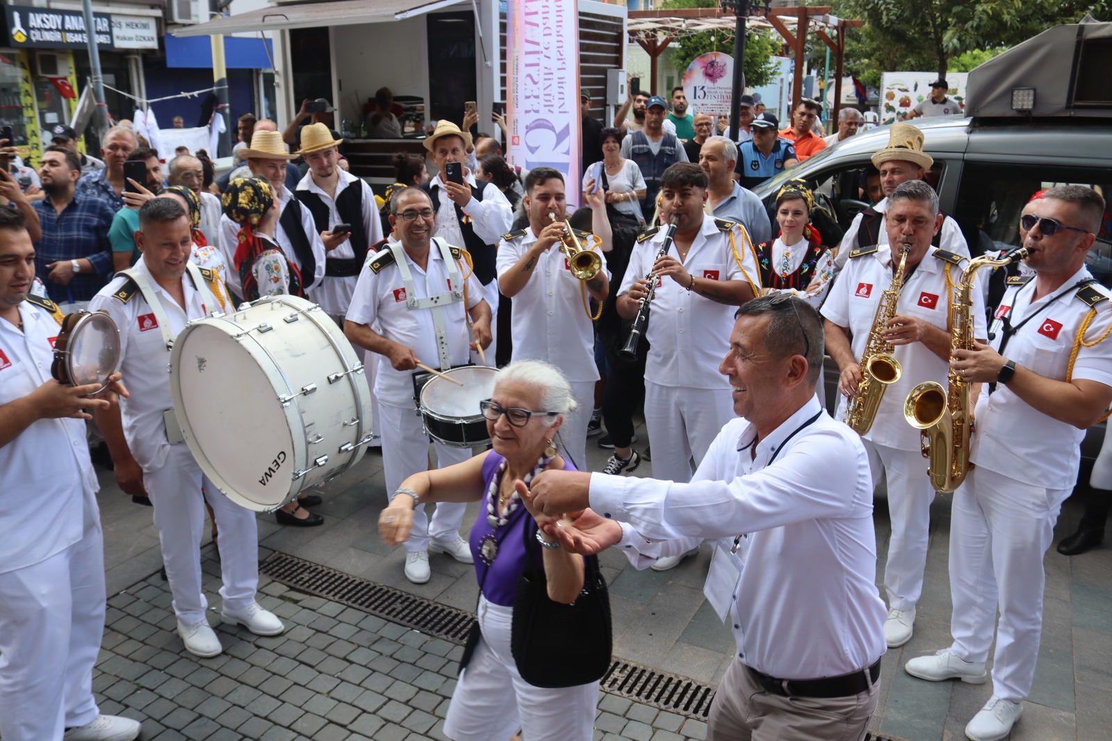 Pişmaniye Festivali 3. Gününde Coşku Sürüyor: Romanya’dan Dans Ekibi ve Edirne Belediye Bandosu İzmit'te