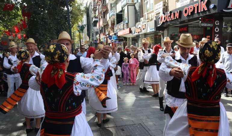 Pişmaniye Festivali 3. Gününde Coşku Sürüyor: Romanya’dan Dans Ekibi ve Edirne Belediye Bandosu İzmit’te