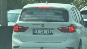 sifir-kilometer-araciyla-ilgili-kusur-iddiasinda-mahkeme-karari-ve-aracin-arkasina-yazilan-intikam-mesaji-lN6mzuXN.jpeg