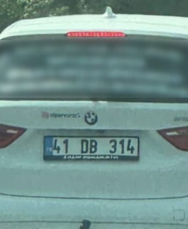 sifir-kilometer-araciyla-ilgili-kusur-iddiasinda-mahkeme-karari-ve-aracin-arkasina-yazilan-intikam-mesaji-lN6mzuXN.jpeg