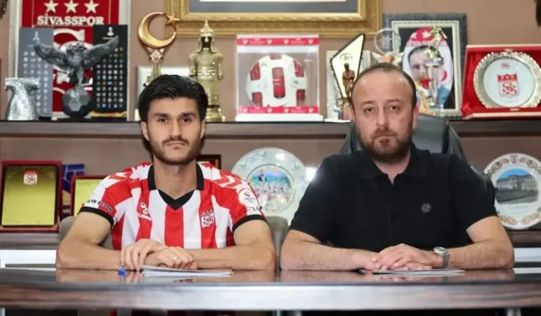sivasspor-yusuf-cihat-celiki-kadrosuna-katti-yeni-transferin-detaylari-HGue9C2r.webp