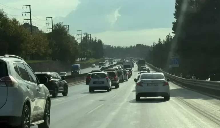 Yeni Eğitim Yılı Başlarken Şehrin Nabzı: Trafik ve Okul Maratonu