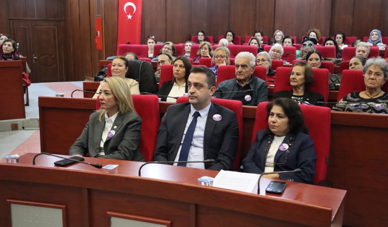 İzmit’te 5 Aralık Kadın Hakları Panelinde Eşit Temsil Vurgusu