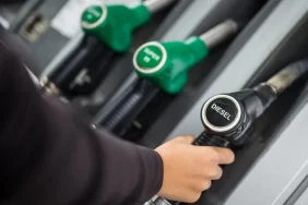 benzin-elli-uc-liraya-dayandi-20251223-203106