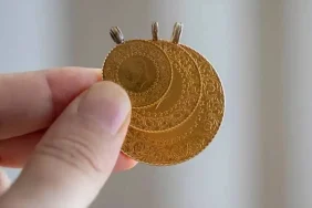 ceyrek-gram-ve-yarim-altin-fiyatlari-bugun-ne-kadar-12-aralik-2025-guncel-altin-satis-fiyatlari-huiz-cover-1