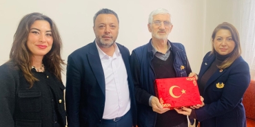 i-zmit-belediyesi-gazilere-vefa-ziyaretlerini-surduruyor-20251230-203123