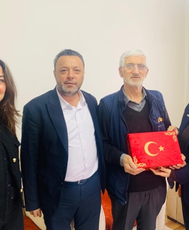 i-zmit-belediyesi-gazilere-vefa-ziyaretlerini-surduruyor-20251230-203123