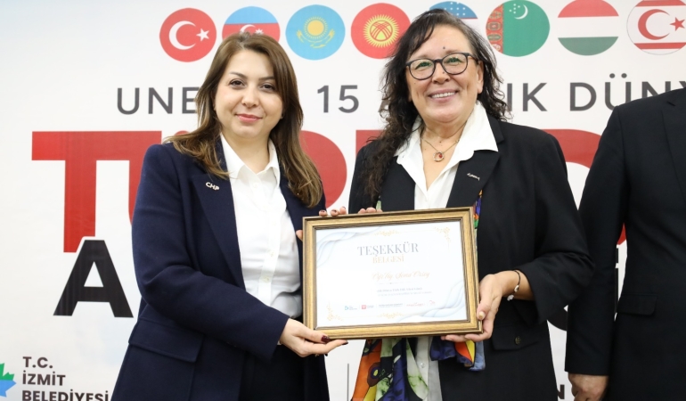 İzmit’te Dünya Türk Dili Ailesi Günü programı büyük ilgi gördü