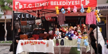 i-zmit-te-yeni-yil-coskusu-koseoglu-sokak-senligi-ile-bugun-basladi