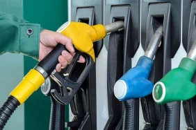 akaryakit-fiyatlari-zam-baskisi-altinda-benzin-ve-motorin-ne-kadar-20260106-030059